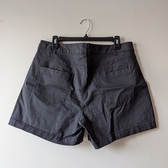 High-waisted Button-up Shorts - Picture 5 of 5